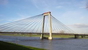 Van bron tot zee - Bruggen over de Maas
